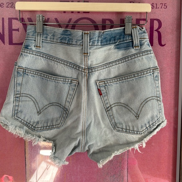 LEVIS 501 SHORTS DISTRESSED - Picture 2 of 2